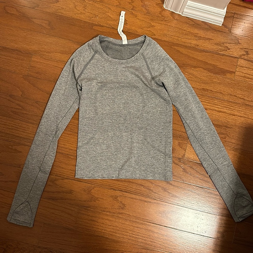 Lululemon long sleeve swiftly top